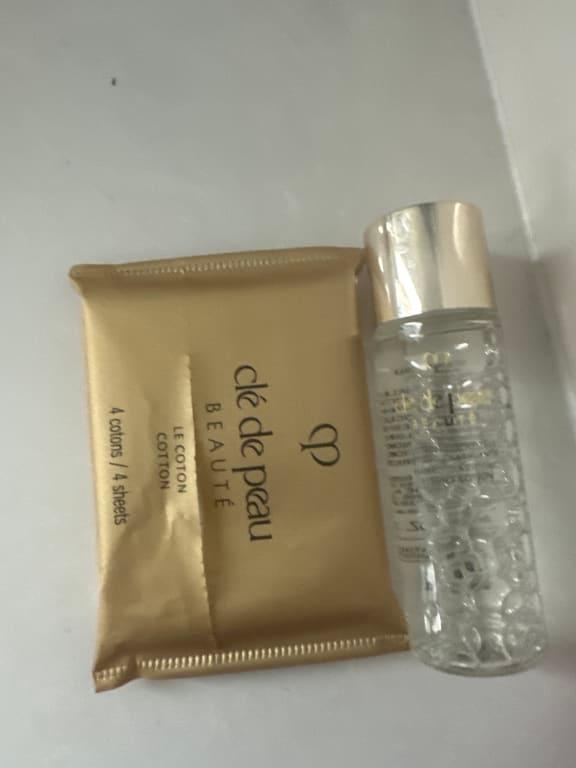 Cotton pads and essence