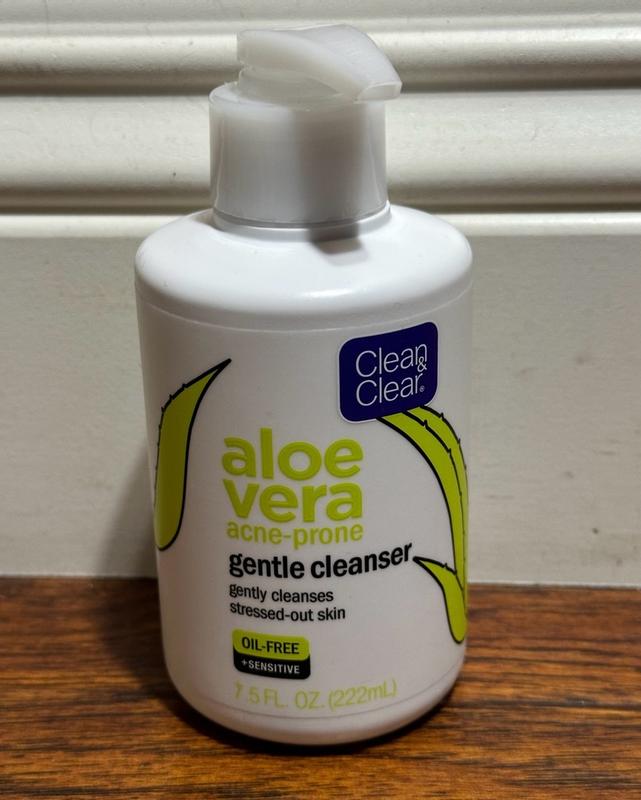 Discontinued Aloe Vera Calming Gel Moisturizer | Clean & Clear
