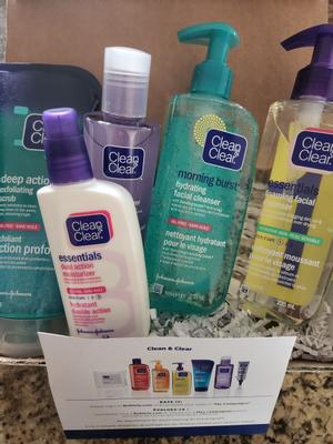 Acne Triple Clear™ Exfoliating Scrub | CLEAN & CLEAR® Canada