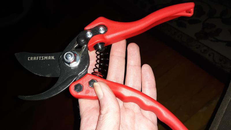 CRAFTSMAN Carbon Steel Bypass Hand Pruner with Adjustable Grip in the Hand  Pruners department at