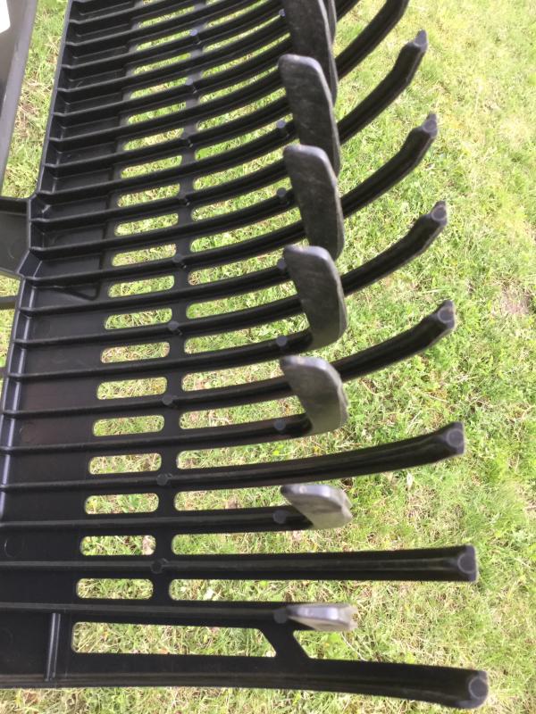 CRAFTSMAN 26-in Poly Leaf Rake with Steel Handle CMXMLBA0400 at Lowes.com