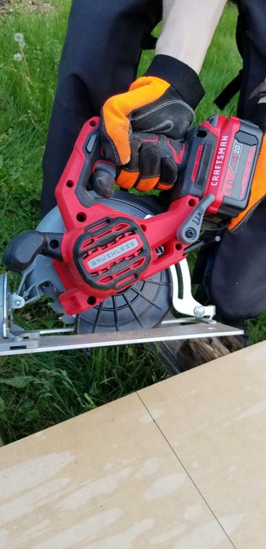 CRAFTSMAN V20 20 volt Max 7 1 4 in Brushless Cordless Circular Saw