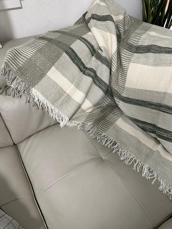 Review Thumbnail Image 0 359904527