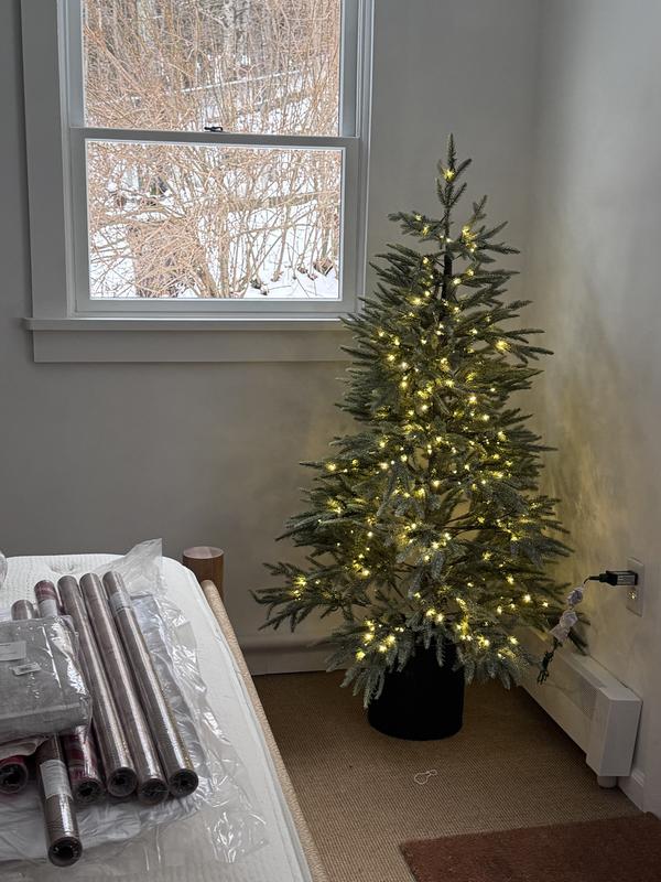 Potted Faux Norway Spruce Pre-Lit LED Tree with White Lights 5' +