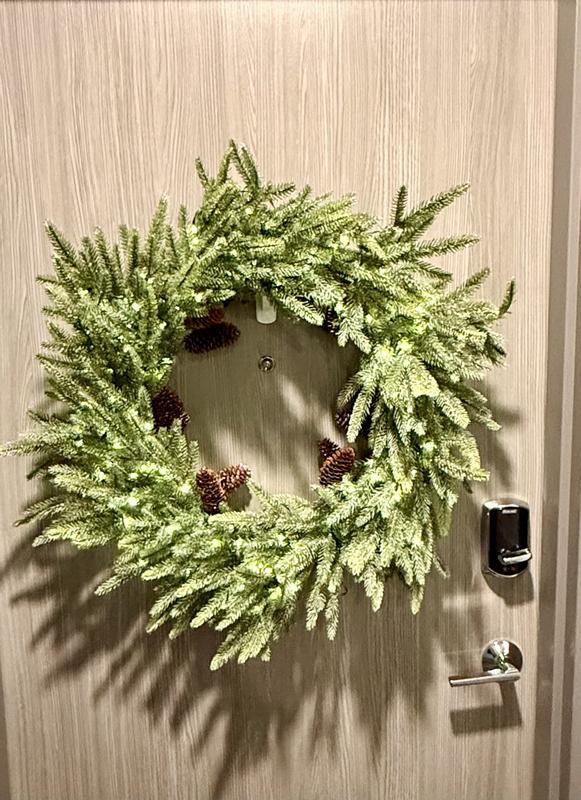 Faux Frosted Pre-Lit LED Norway Spruce Wreath 30