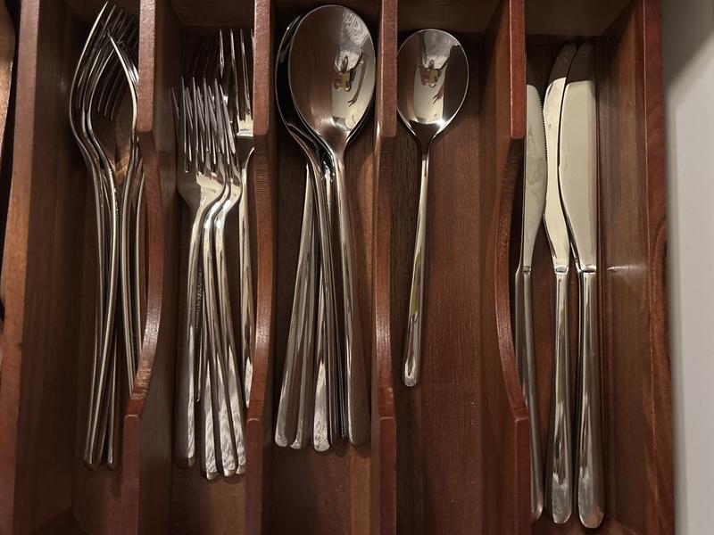 Crate&Barrel  鏡　クレートアンドバレル Twist Mirror 20-Piece Flatware Set + Reviews | Crate & Barrel