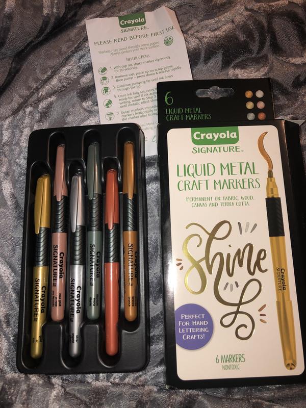 Get Inspired with Crayola Liquid Metallic Outline Markers!  Inspire mom  with a gift that shines as bright as she does! Crayola SIgnature Metallic  Outline Markers are available now at Walgreens or