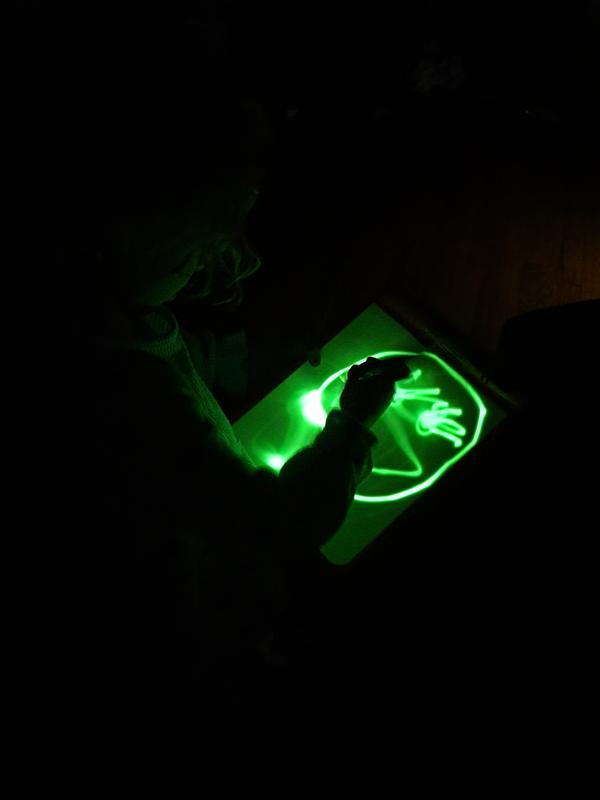 Planche à Dessin Laser Glow In The Dark - Créativité Lumineuse (occasion)