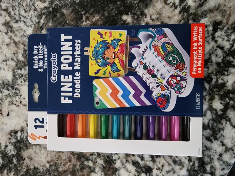 Define each and every detail of your next work of art with the Crayola Fine  Tip Doodle Markers. Use them to practice creative lettering…