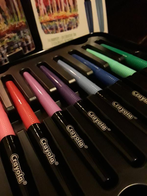 Crayola 16-Piece Blending Markers Just $9.79 on  (Regularly $22)