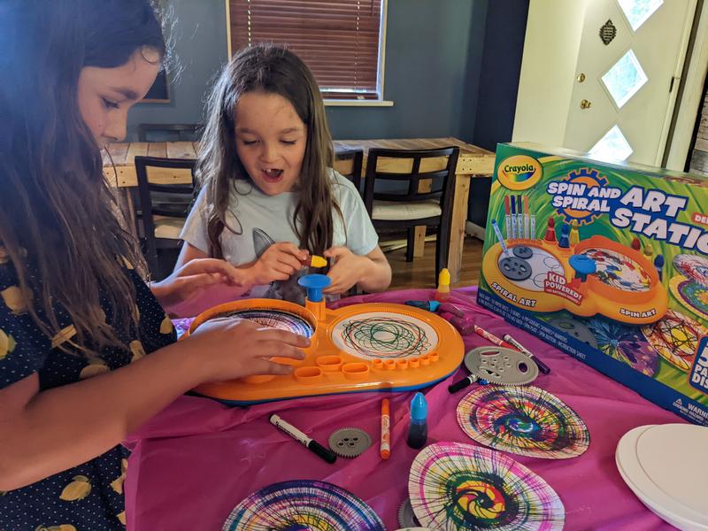 Crayola Spin & Spiral Art Station Deluxe, DIY Crafts, Toys for Boys &  Girls, Gift, Ages 6, 7, 8, 9