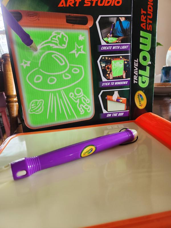 Crayola 8.5 x 10 Travel Glow in the Dark Art Studio