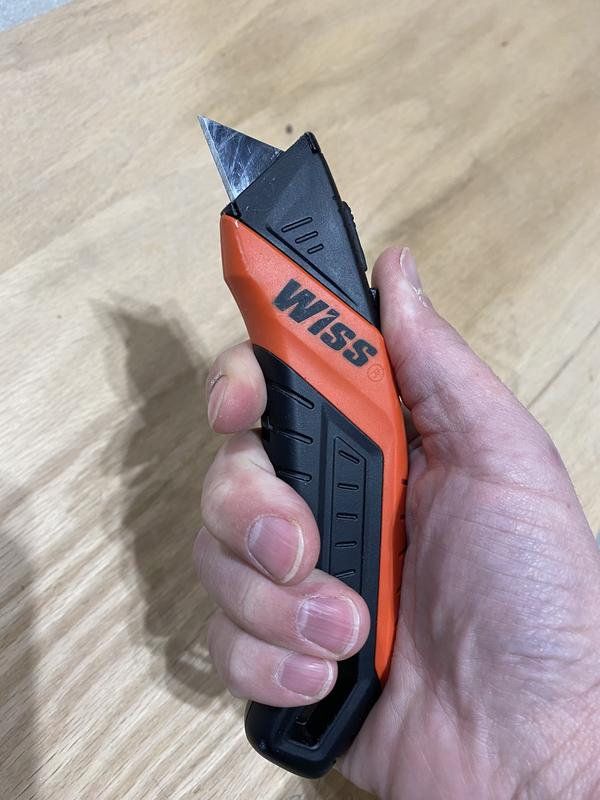 QBAR – Smart Auto Retracting Safety Knife with Bladeless Tape Splitter -  SRV Damage Preventions