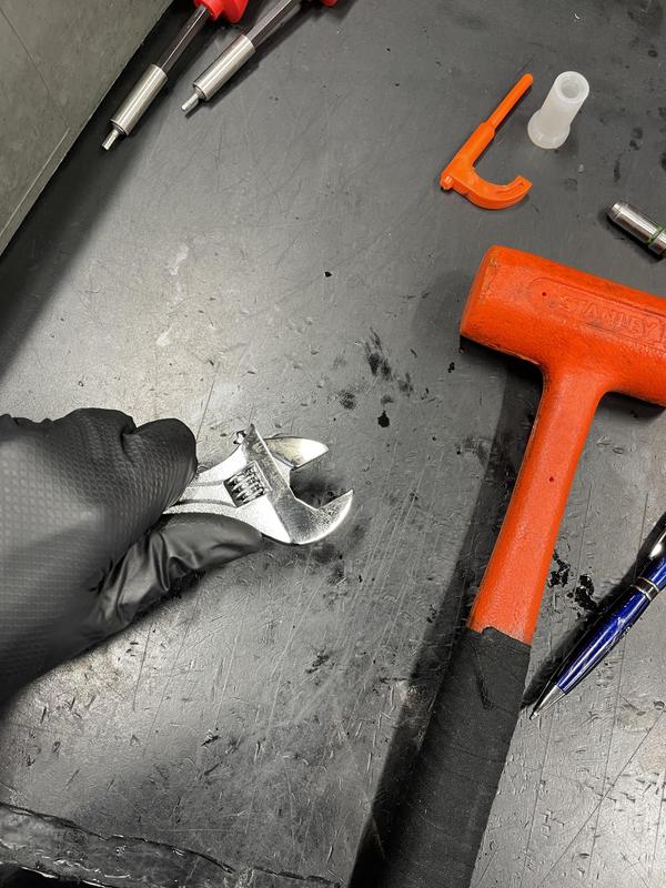 Very easy to grip and adjust single handedly