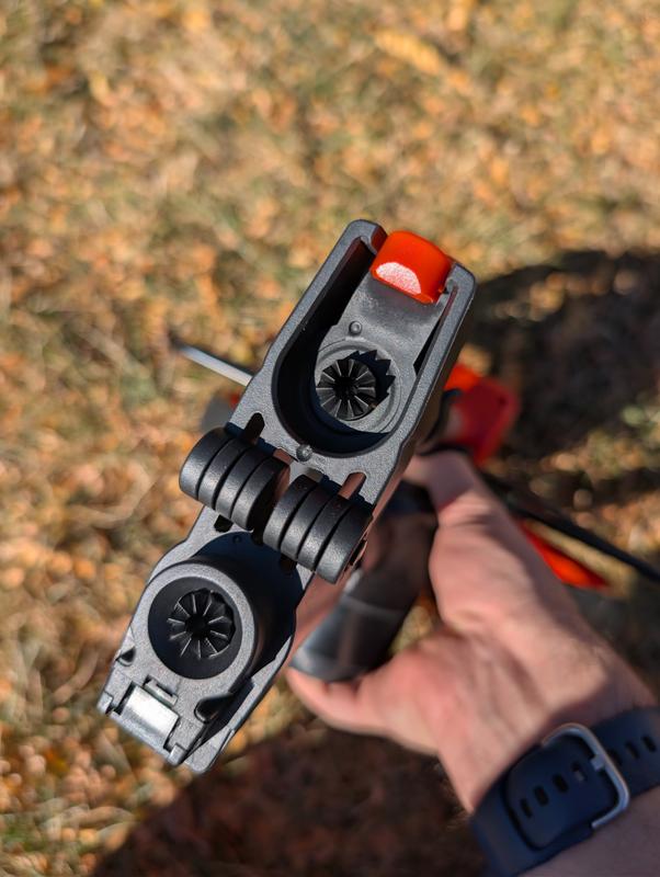 Gear mechanism at the folding point easily fits together when extended.