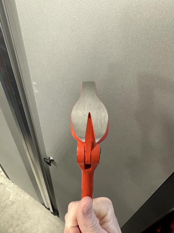 Machines nail puller.