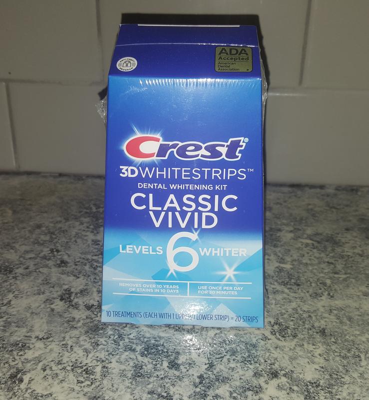 Crest 3D White Whitestrips Classic Vivid Teeth Whitening Kit, 20