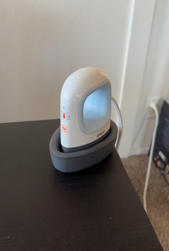 Beeps and flashes red error lights