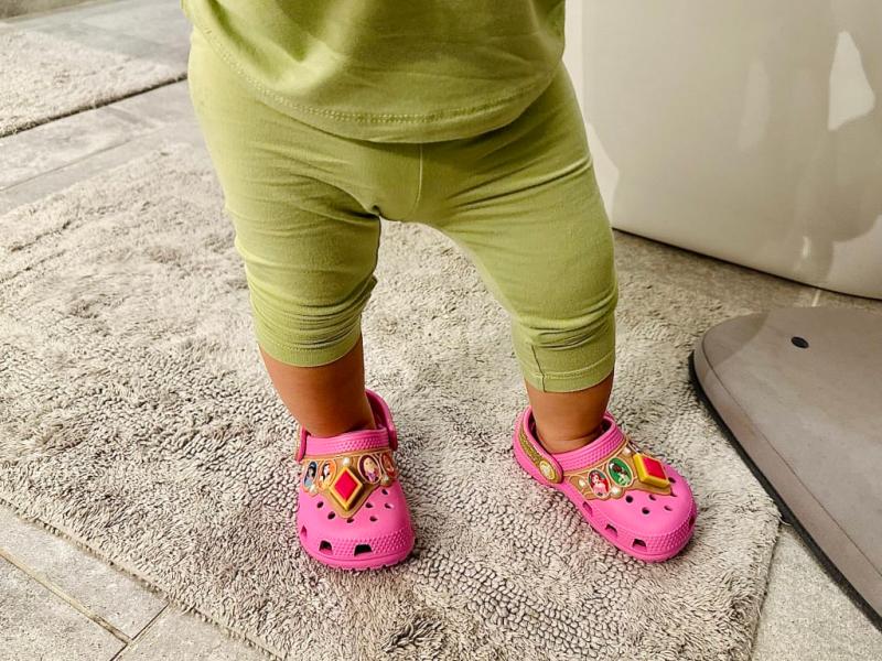 Girls light up crocs clearance