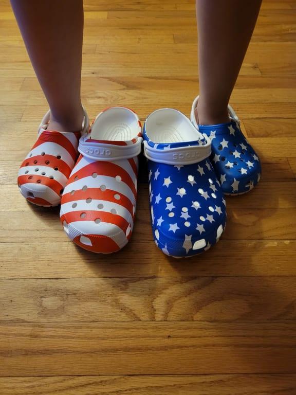 Classic american flag crocs clearance