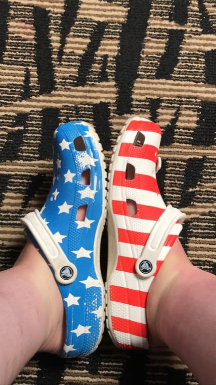 mens american flag crocs