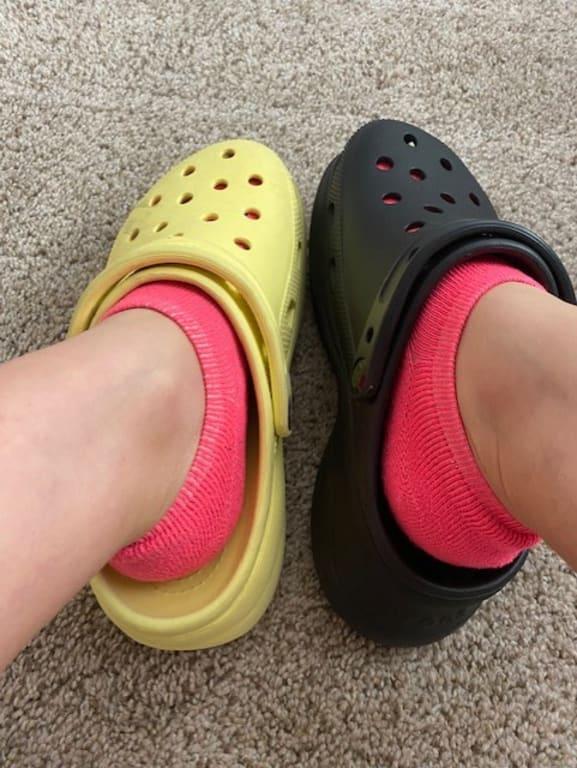 Yellow is Platform Size7, Black is Bae size7, feels to tight and shorter.