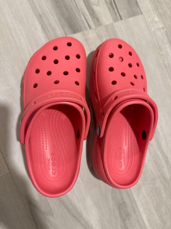 Coral colored crocs deals