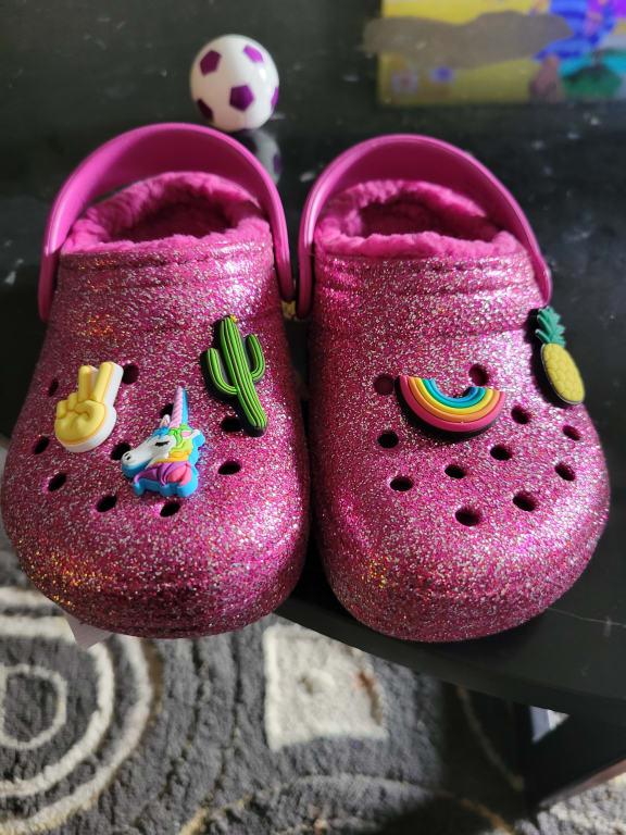 Girls on sale fuzzy crocs