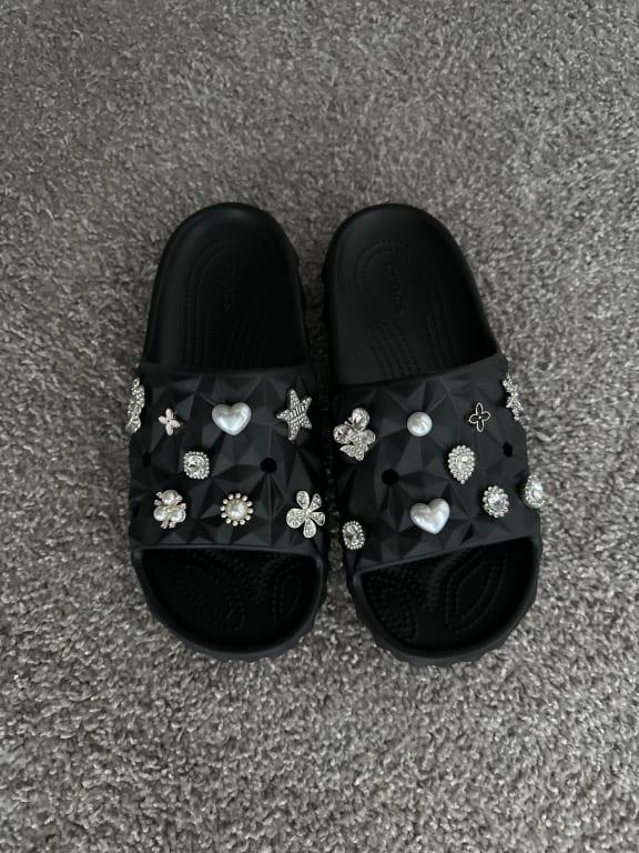 ◆CROCS◆ Public Classic Geometric Slide V2 BK 24SUSD209608 Amazon.com | Crocs Classic Geometric Slide V2 Elemental Blue