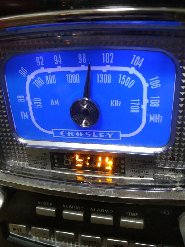 The actual time is 9:41pm.