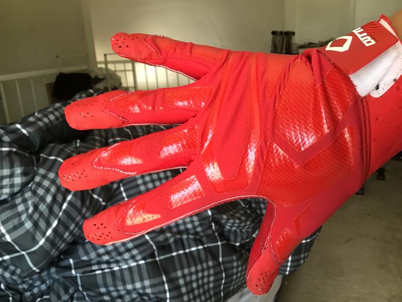 Red cutter best sale football gloves