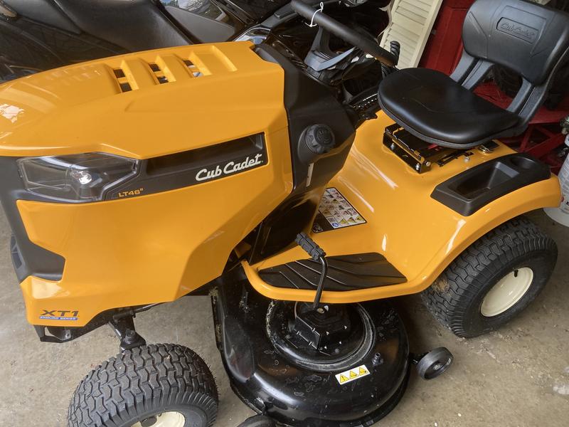 Cub Cadet Riding Lawn Mower - Model 13WF93AT210