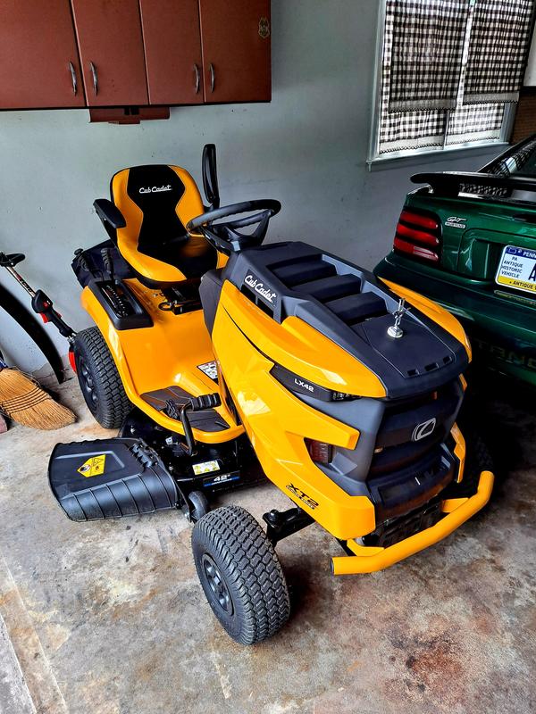 Cub cadet xt2 lx42 best sale lawn tractor