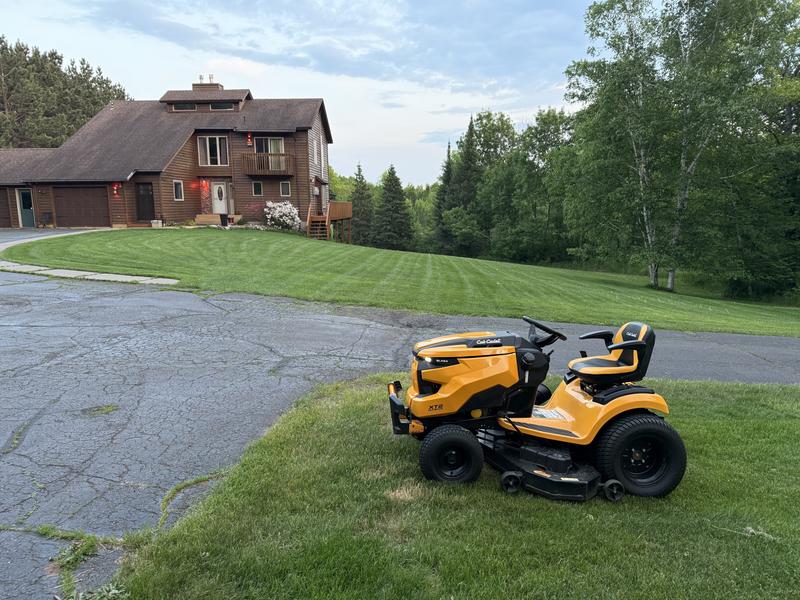 Cub Cadet XT2 SLX54 Lawn Tractor | Cub Cadet US