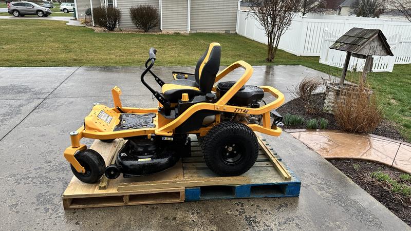 Cub Cadet Ultima 42 in. 21.5 HP V-Twin Kawasaki Engine Dual