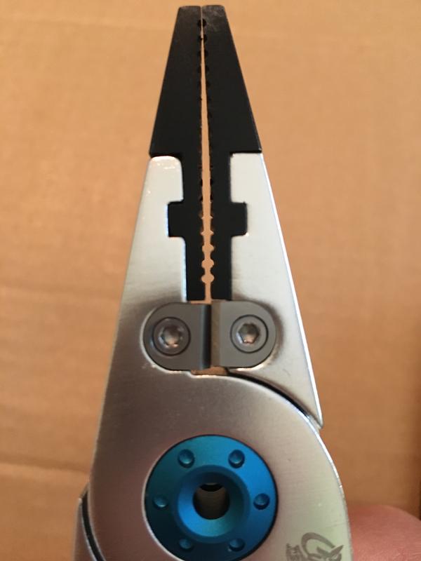 Replaceable Tungsten Carbide Cutting Blades.