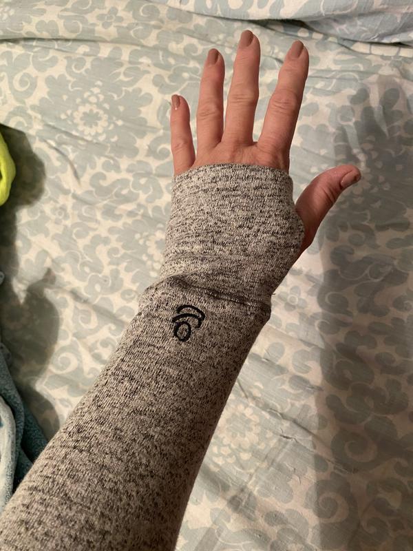 Longer arm length and thumb holes