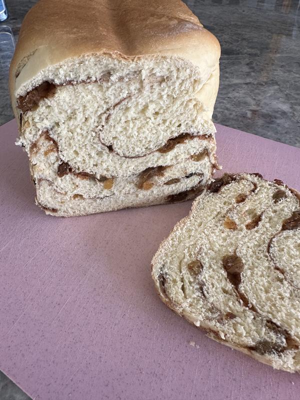 Cinnamon raisin swirl bread