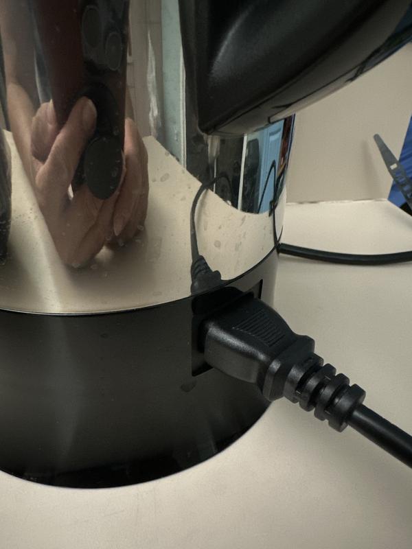 Notice how there is no water around the cord if it’s wet it will trip the breaker