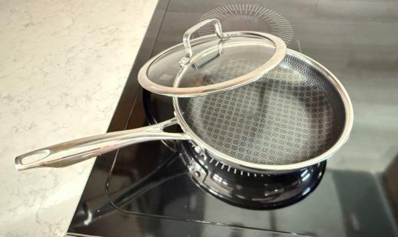 Small skillet and lid