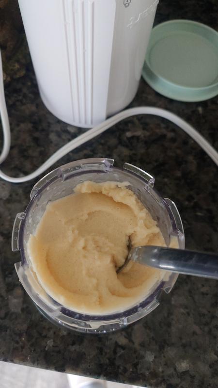 Fruity ice cream with honey