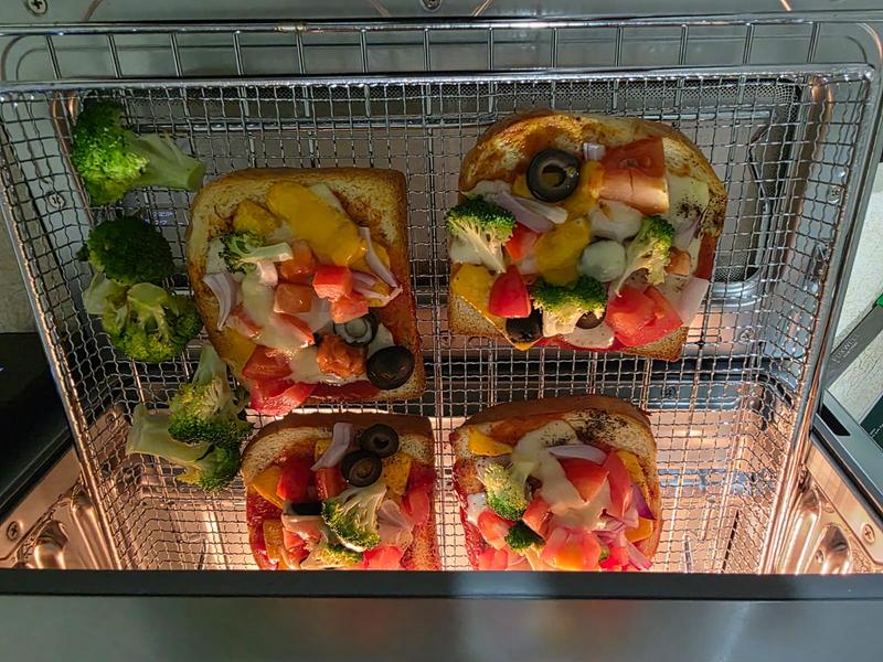 bread pizza with vegitable