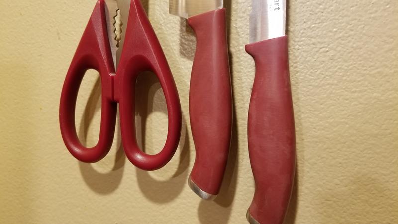 Different plastic finishes between knives and scissors.