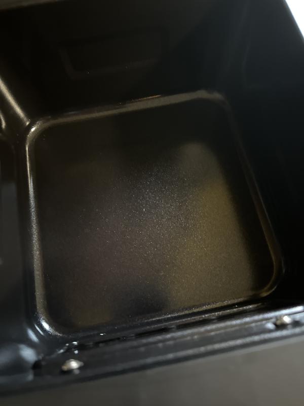 Inside of basket without crisper plate