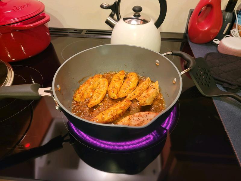 Large multi use Cuisinart skillet/steamer with lid that holds included utensil.