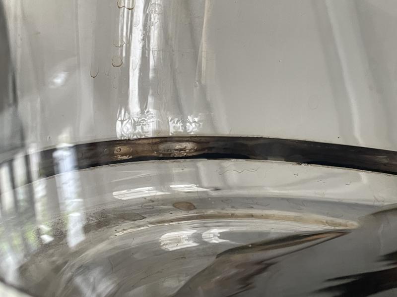 Coffee stains under the metal band show that there's an issue with leaking there