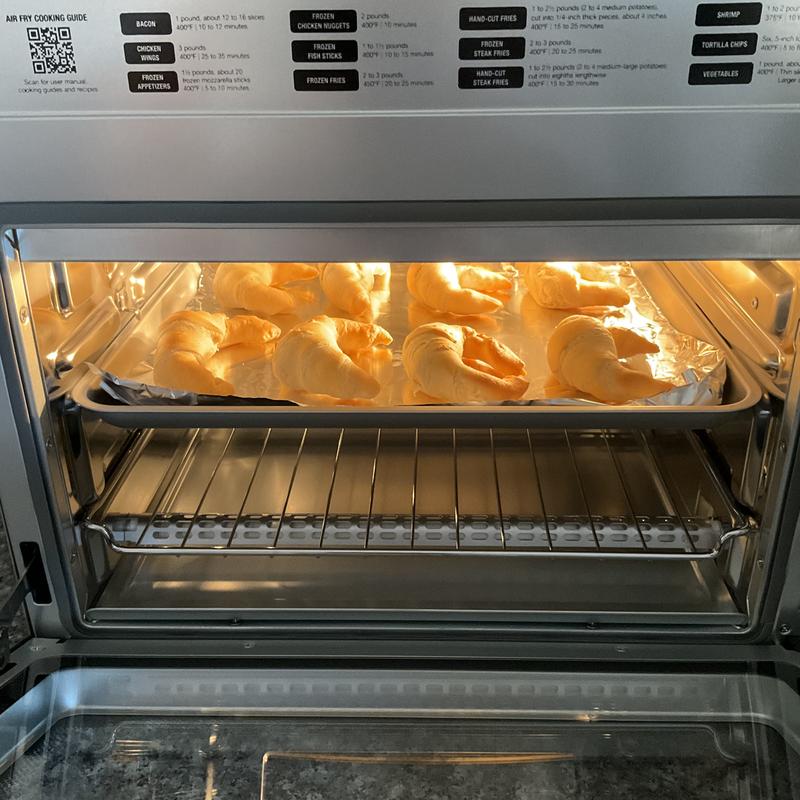 Love the bright oven light and easy to see through window!