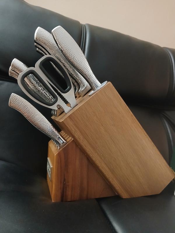 This set has exceeded all my expectations and I wholeheartedly recommend it to any home cook.