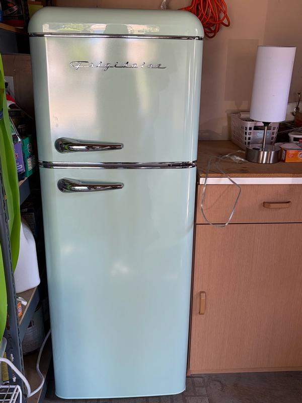 Frigidaire 7.5-cu ft Counter-Depth 17.83-in Wide Top-Freezer