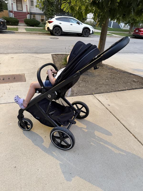 Customer photo for "A sleek and multifunctional stroller"